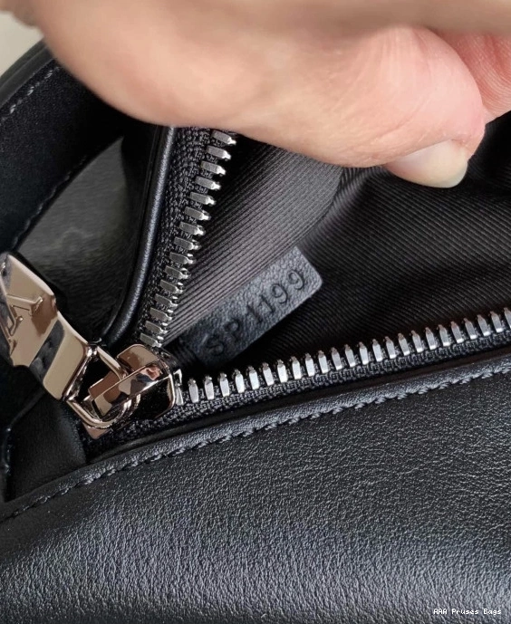 AAA Replica Ru DISCOVERY BUMBAG LOUIS VUITTON 0814